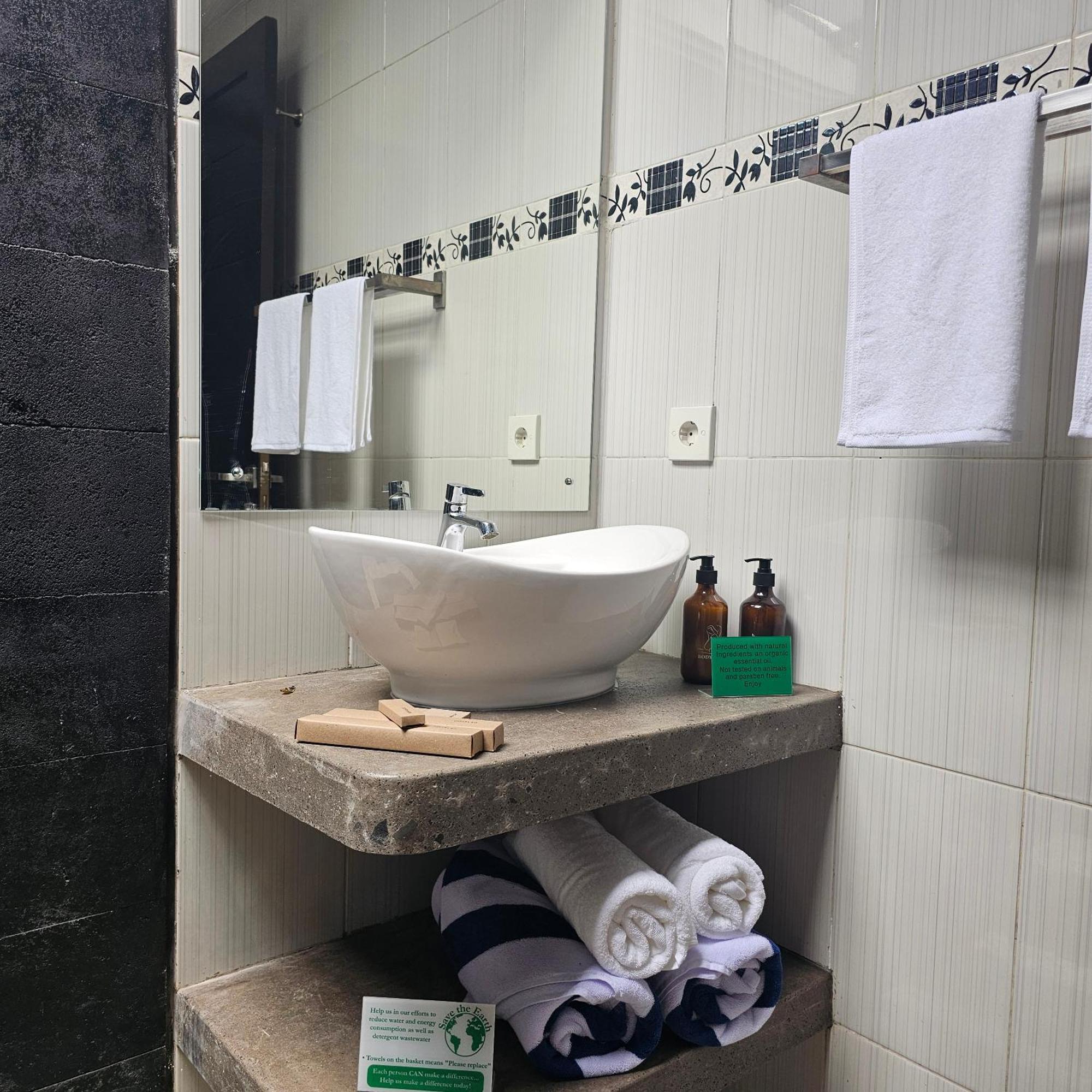 Chandi Hotel Ubud Buitenkant foto